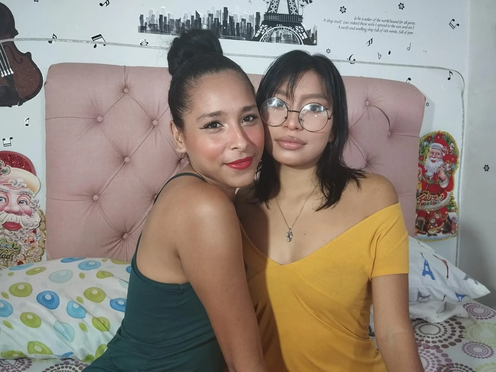 Camgirl JennyAndLanna en live webcam amateur sur Mustvideos