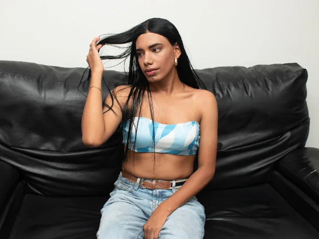 Camgirl EmmaReveX en live webcam amateur