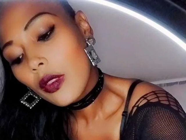 Camgirl CandyBlackBW en live webcam amateur