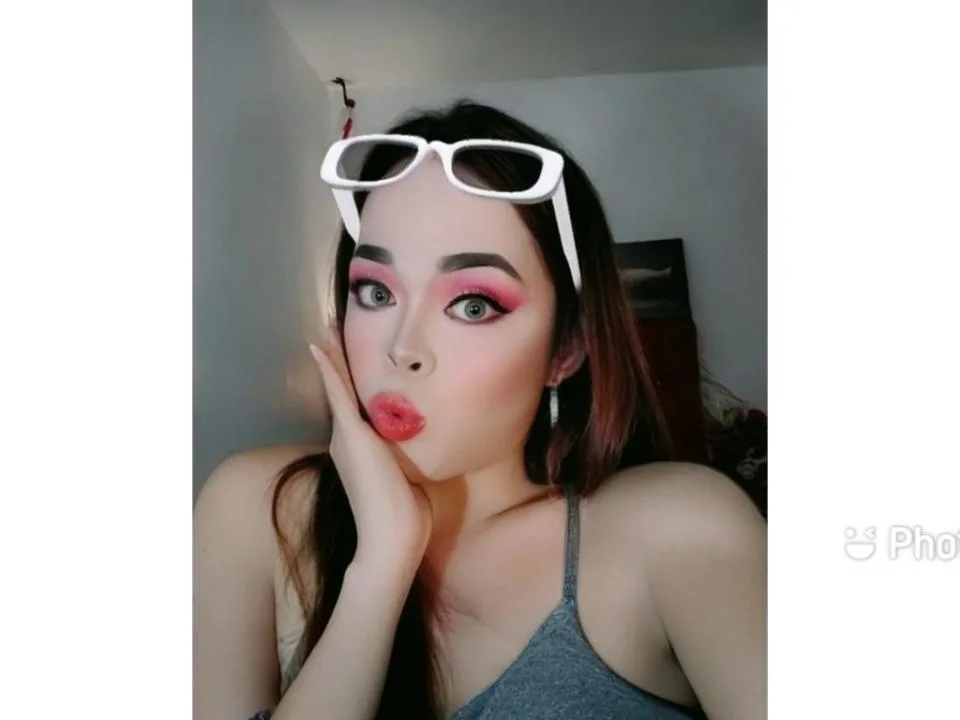 Camgirl SexiestChloe en live webcam amateur sur Mustvideos