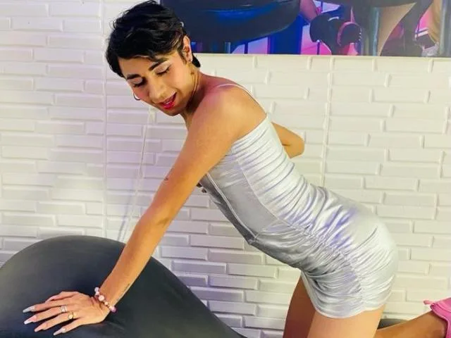 Camgirl MahiaraFlow en live webcam amateur