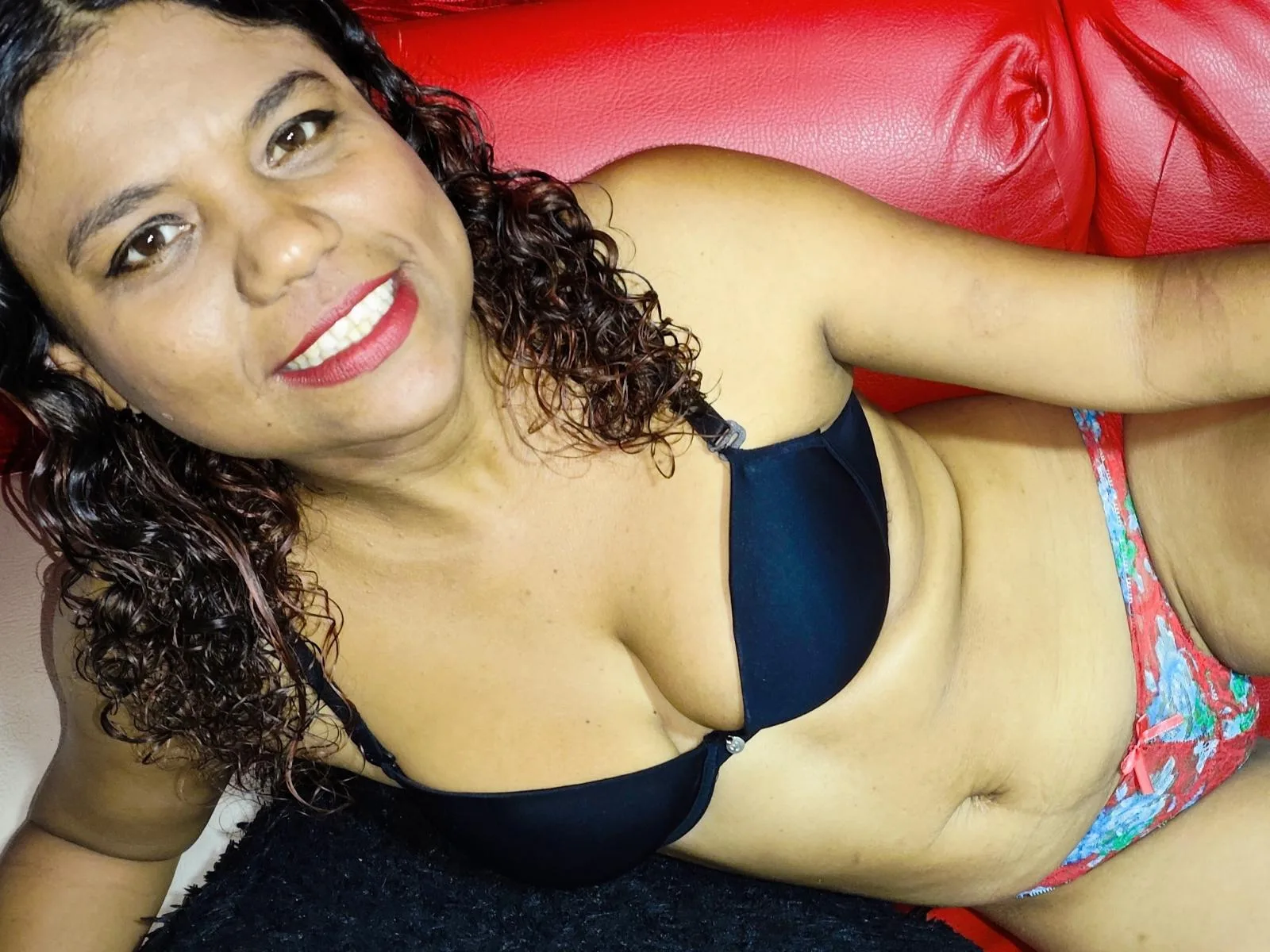 Camgirl RoxannaKorz en live webcam amateur