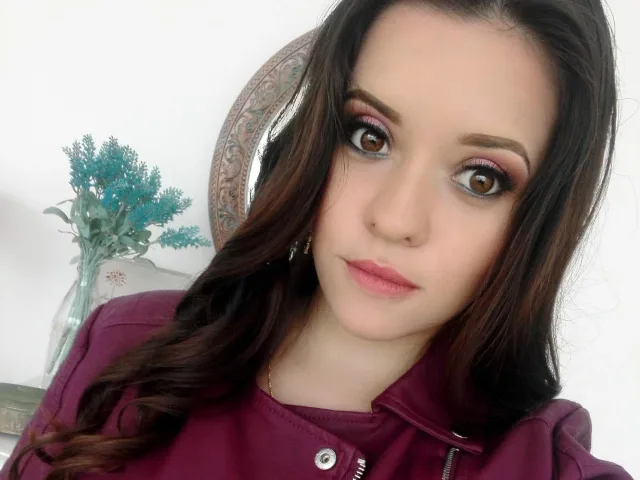 Camgirl RaisaBellaI en live webcam amateur