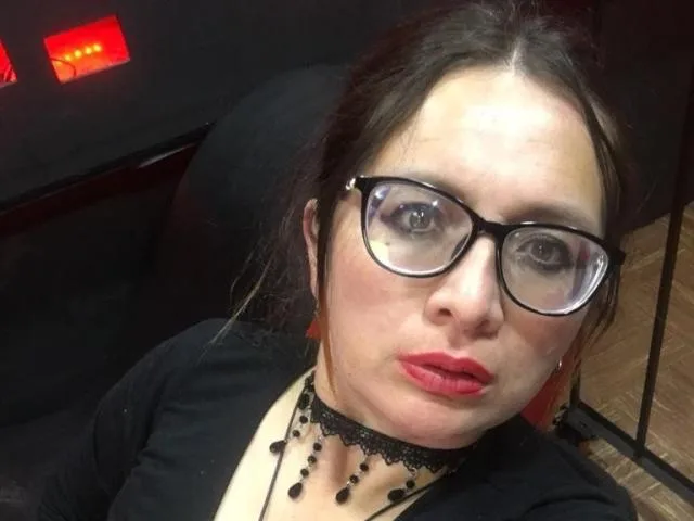 Camgirl CalliaOithh en live webcam amateur