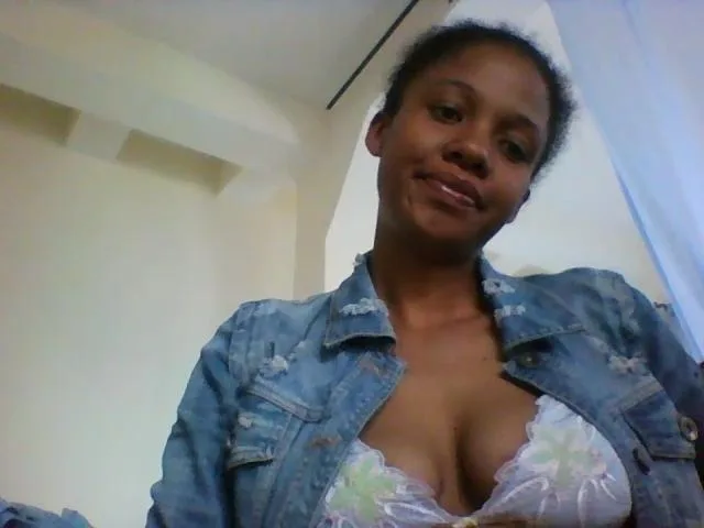 Camgirl Raicha en live webcam amateur