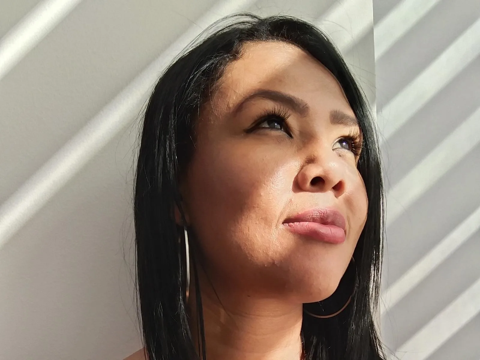 Camgirl LoloSwinger en live webcam amateur