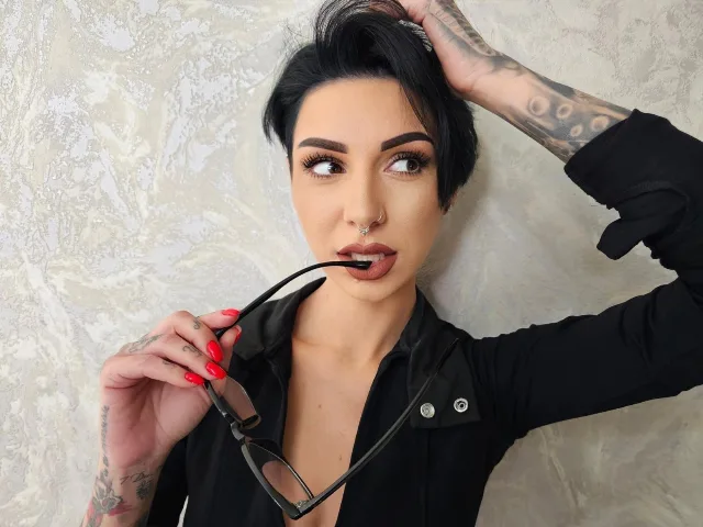 Camgirl SophiePriestess en live webcam amateur