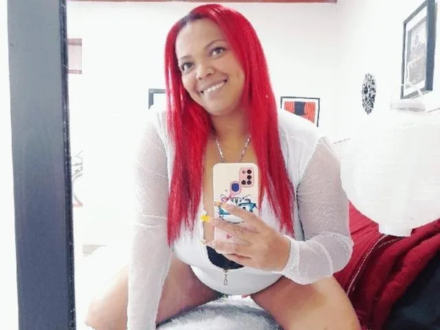 Camgirl QuenBoobs en live webcam amateur