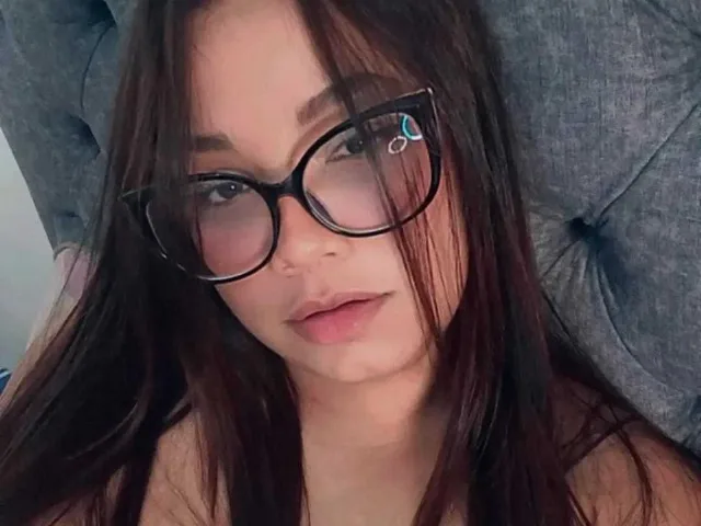 Camgirl NiaTayylor en live webcam amateur