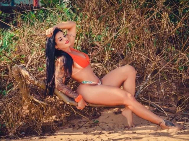 Camgirl DonaDiva en live webcam amateur