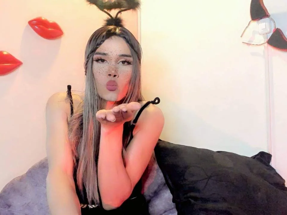 Camgirl NahomyCollinss en live webcam amateur sur Mustvideos
