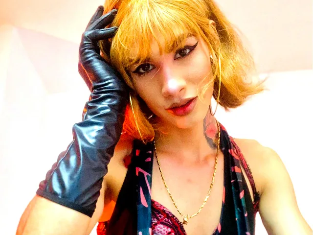 Camgirl MisstresPervertX en live webcam amateur