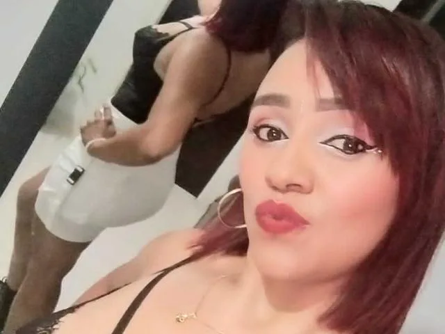 Camgirl AiishaSquirt en live webcam amateur