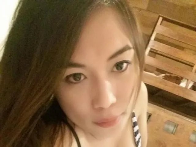 Camgirl GrosSpermeSelfSuck en live webcam amateur