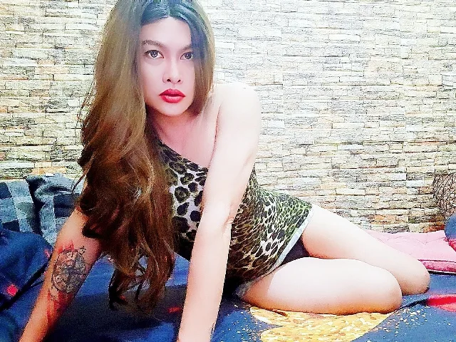 Camgirl CatherineHotTS en live webcam amateur