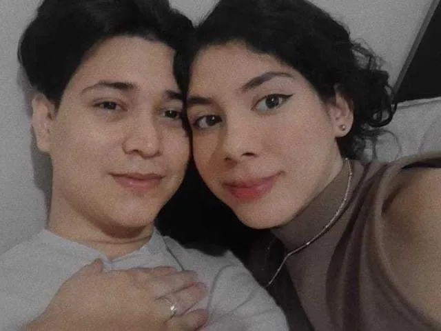 Camgirl CoupleDirtyPlay en live webcam amateur