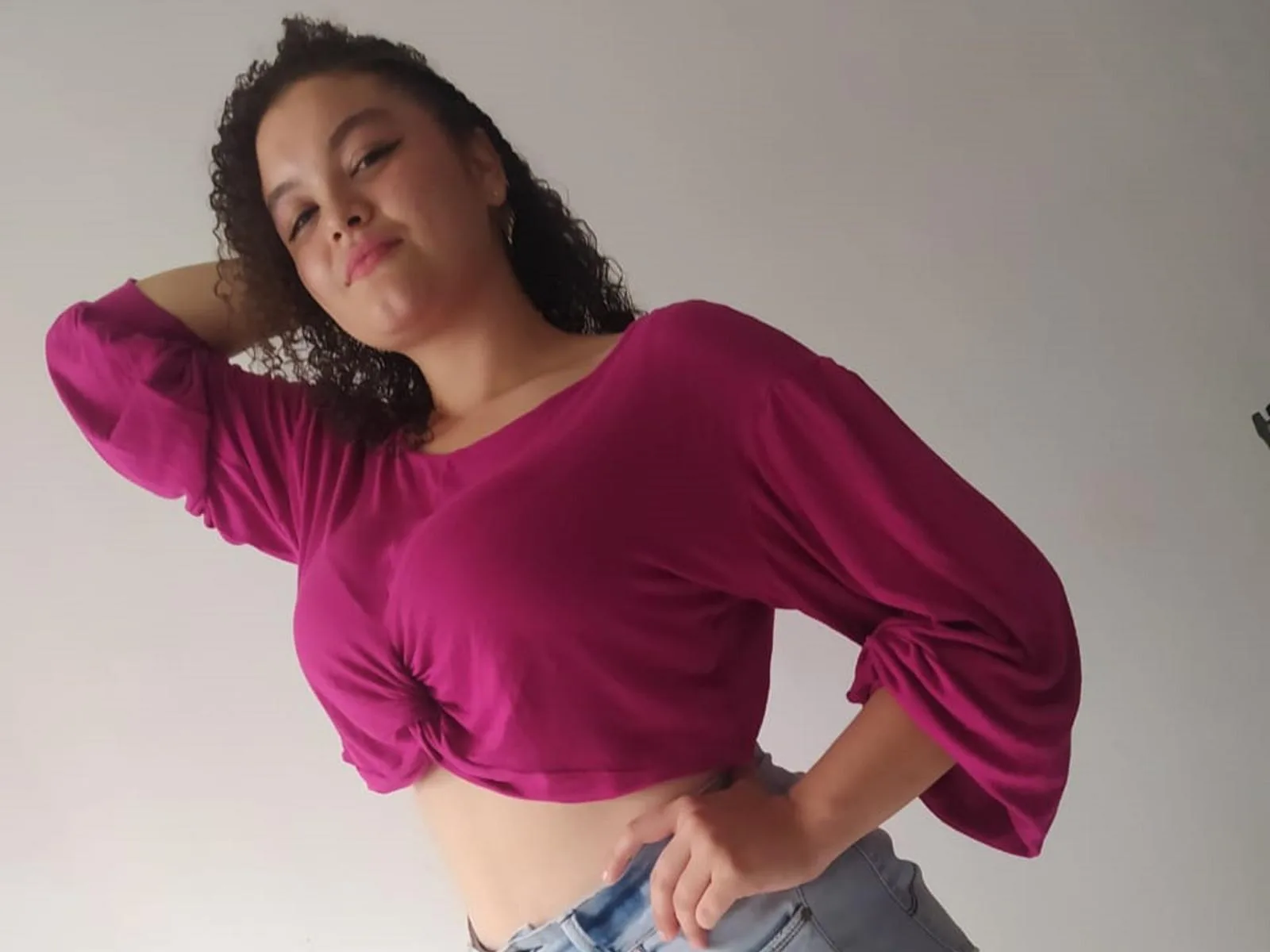 Camgirl KittySn en live webcam amateur sur Mustvideos