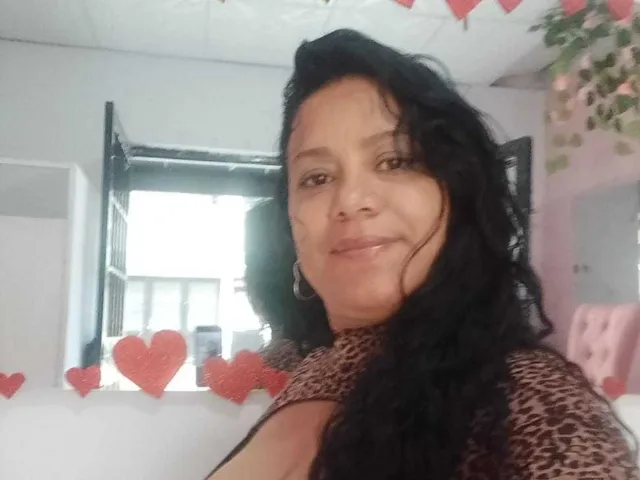 Camgirl MiaSexTitsX en live webcam amateur