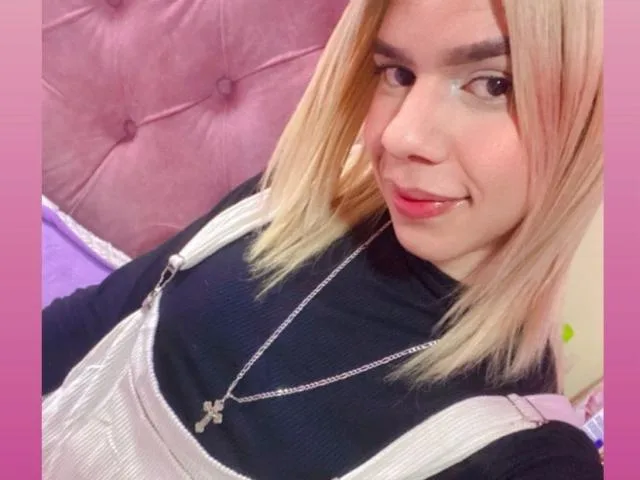 Camgirl CamilaBoom en live webcam amateur