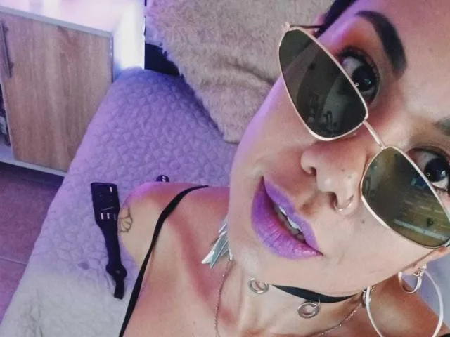 Camgirl JackyMoore en live webcam amateur