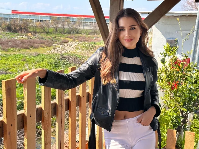 Camgirl Vassilisa en live webcam amateur