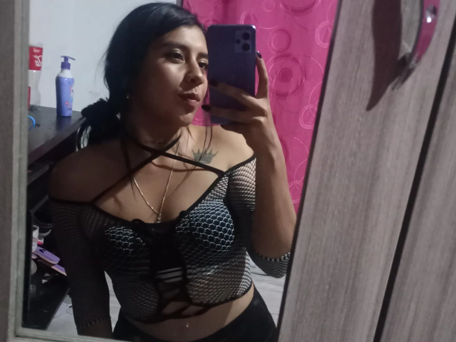 Camgirl KaroSweety en live webcam amateur sur Mustvideos