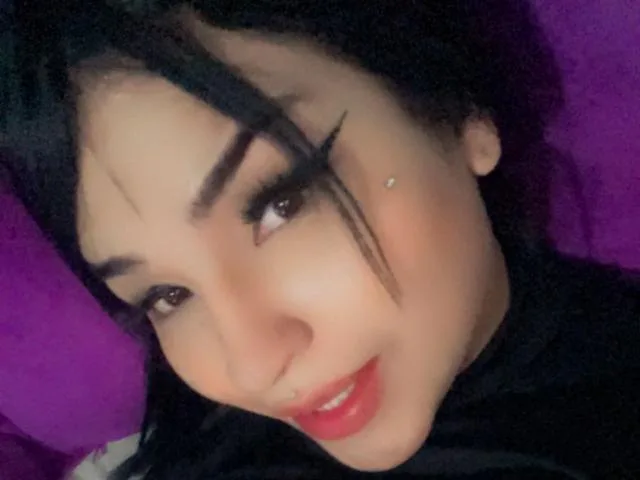 Camgirl CamilaQueenn en live webcam amateur