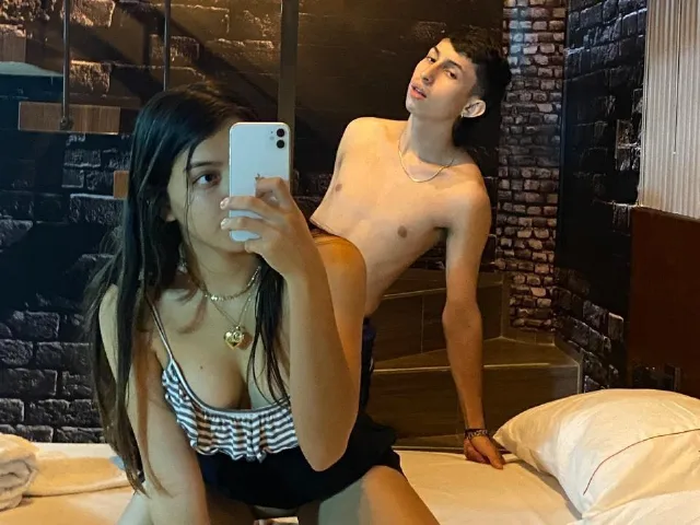 Camgirl AlyandPier en live webcam amateur