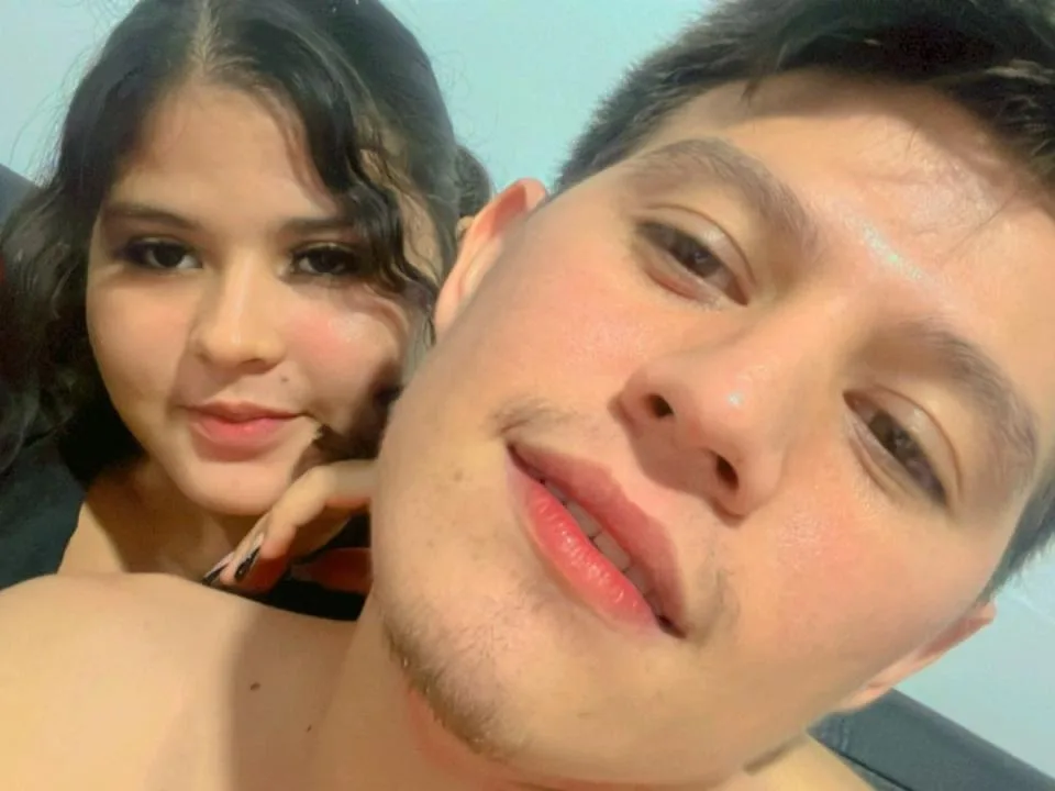 Camgirl SteveXShannelA en live webcam amateur sur Mustvideos