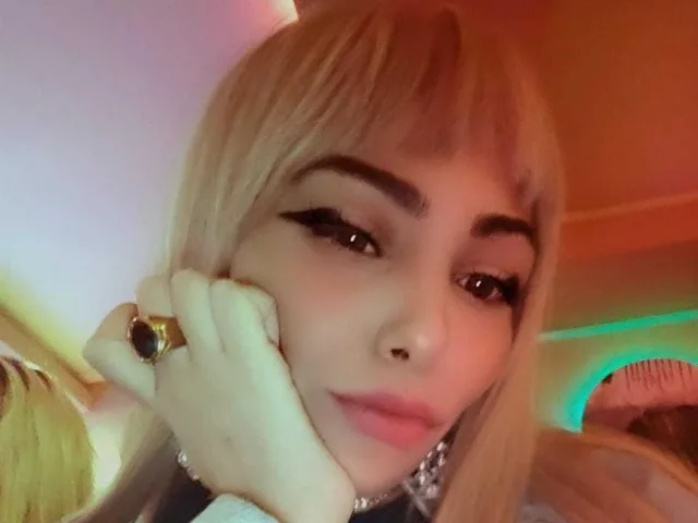 Camgirl IndiraPaynn en live webcam amateur