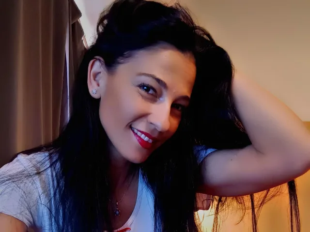 Camgirl DelicateKisss en live webcam amateur
