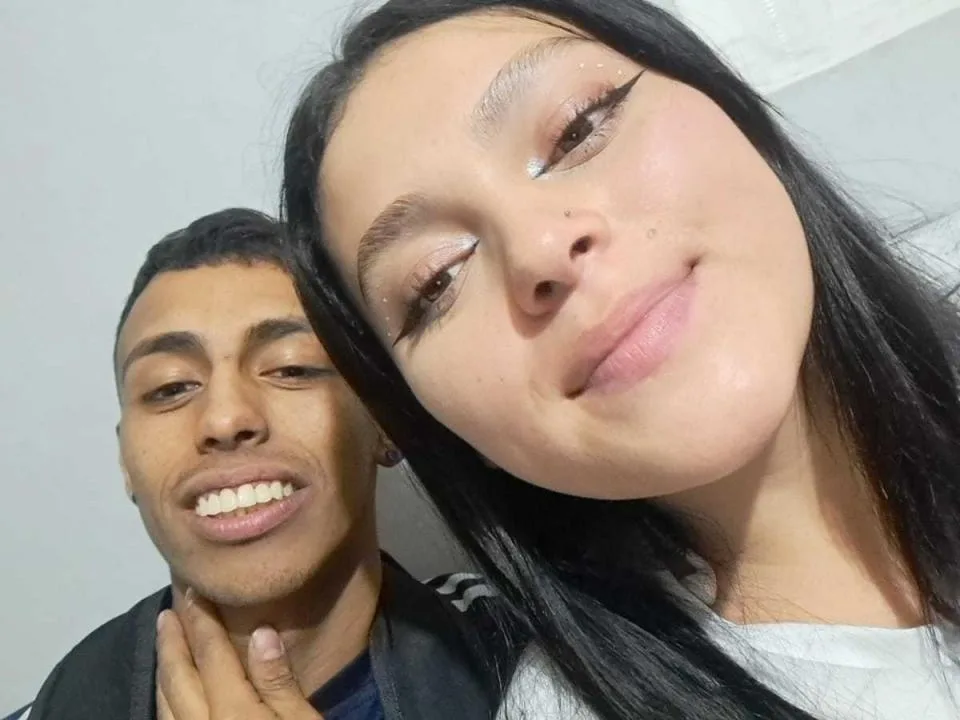 Camgirl CoupleHoneyHoty en live webcam amateur sur Mustvideos