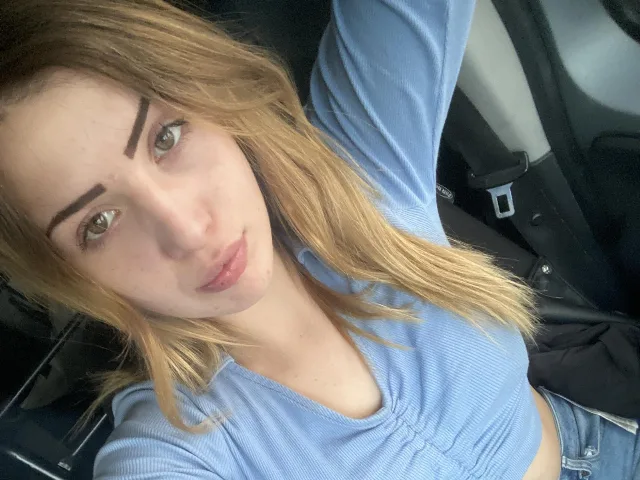 Camgirl LolaJulien en live webcam amateur