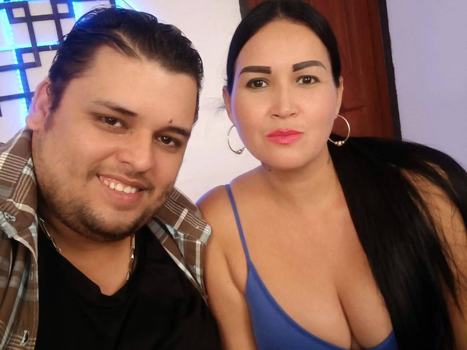Camgirl SalomeAndJhosep en live webcam amateur sur Mustvideos