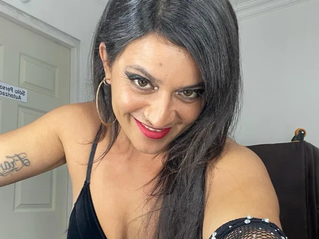 Camgirl MihaLilly en live webcam amateur