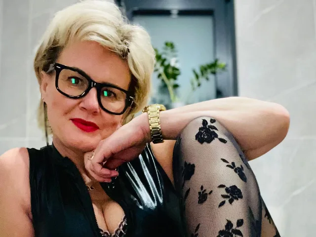 Camgirl AdeleMILF-ext en live webcam amateur