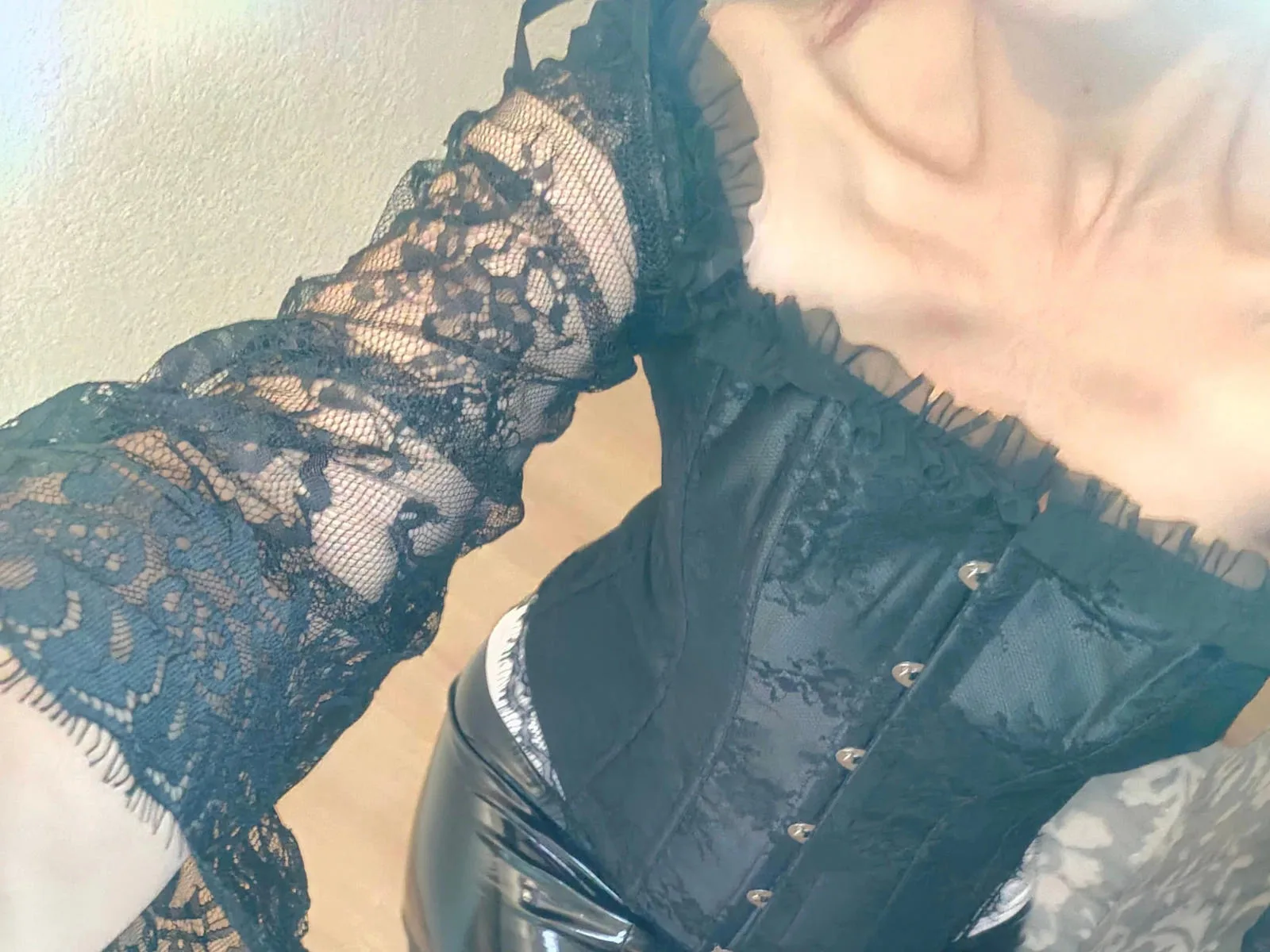 Camgirl MissShine-ext en live webcam amateur sur Mustvideos