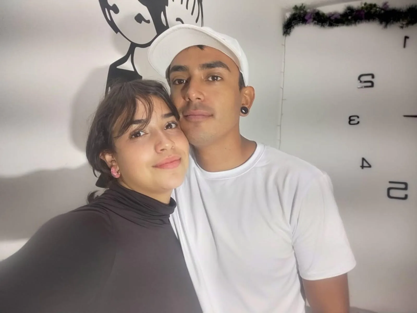 Camgirl MeiAndKenji en live webcam amateur sur Mustvideos