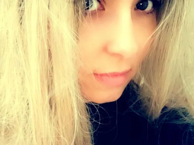 Camgirl ZarraEly en live webcam amateur