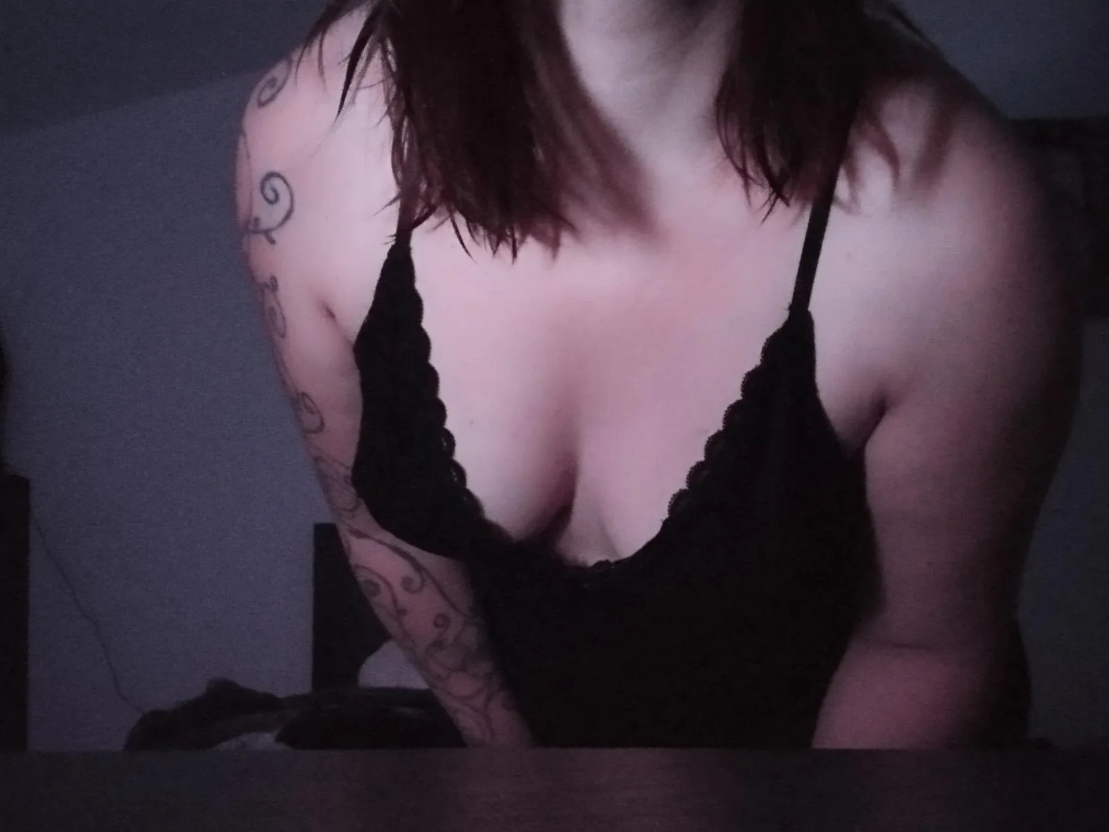 Camgirl CleoHot69 en live webcam amateur sur Mustvideos