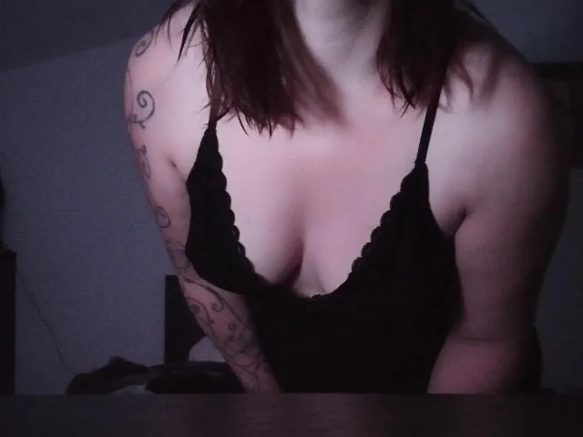 Camgirl CleoHot69 en live webcam amateur