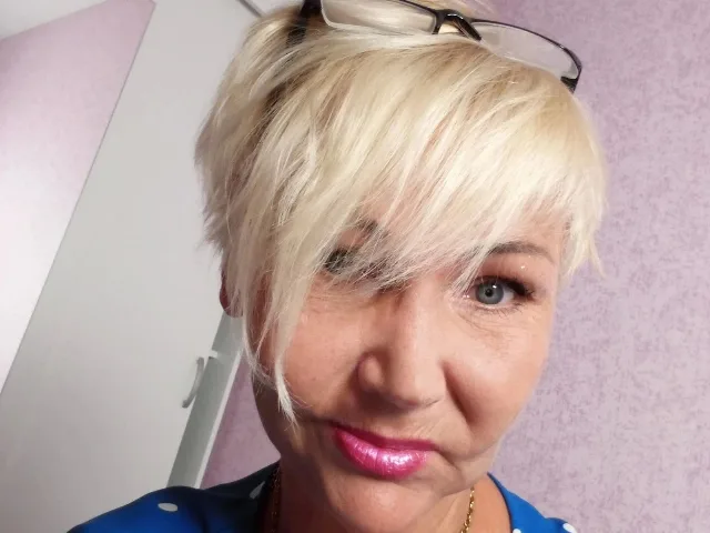 Camgirl HellyHots-hot en live webcam amateur