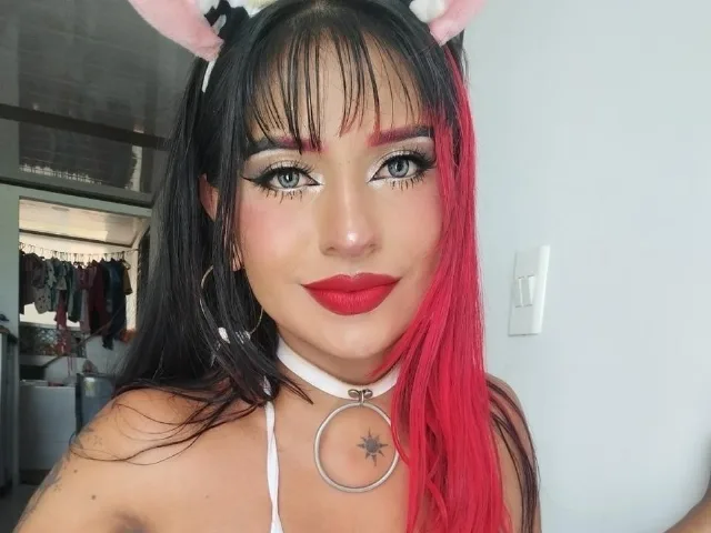 Camgirl Nefertiti69x en live webcam amateur