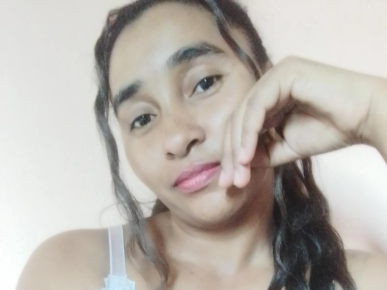 Camgirl Ramonah en live webcam amateur sur Mustvideos