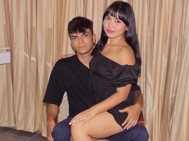 Camgirl MiaAndJacke en live webcam amateur