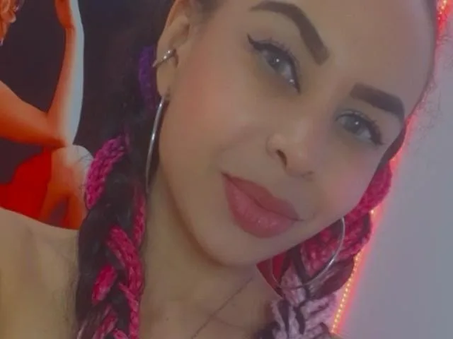 Camgirl ShantalHotX69 en live webcam amateur