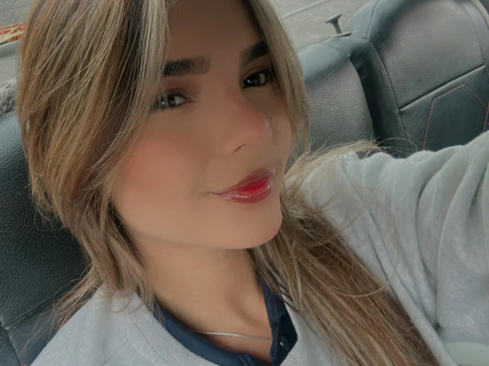 Camgirl IvannaHazel en live webcam amateur sur Mustvideos