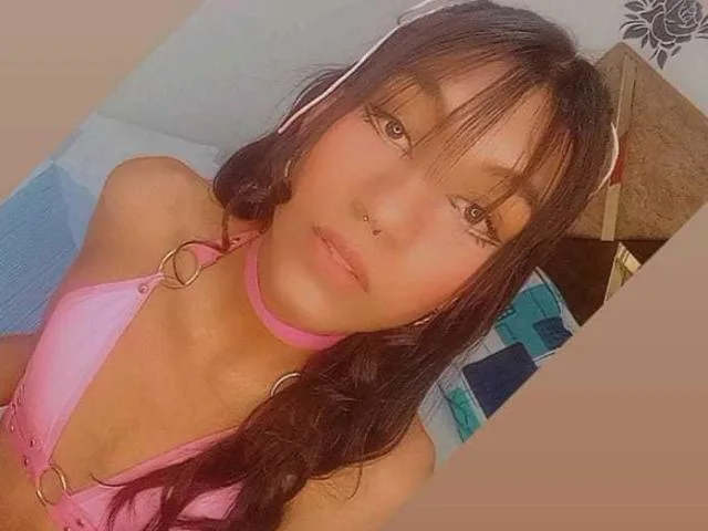 Camgirl KattaleyaHorny en live webcam amateur