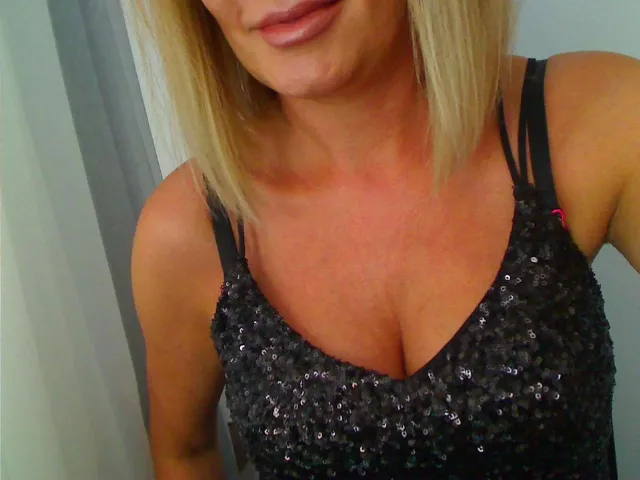 Camgirl xPANTERx-hot en live webcam amateur