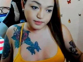 Camgirl MassiveCockCumForYou en live webcam amateur